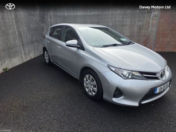 Toyota Auris Hatchback, Petrol, 2013, Silver