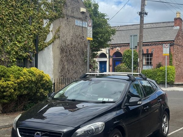 Volvo V40 Hatchback, Diesel, 2013, Black