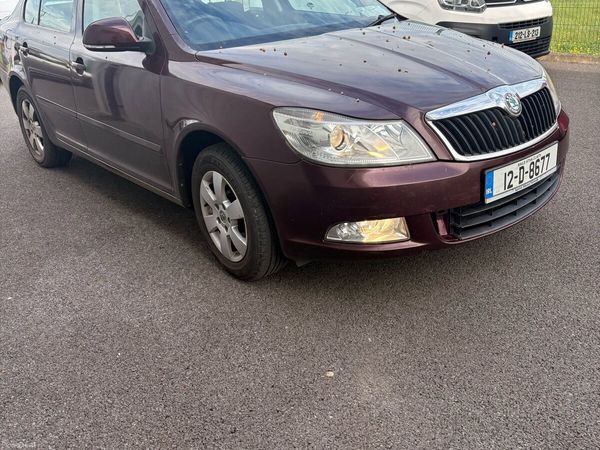 Skoda Octavia Saloon, Diesel, 2012, Red