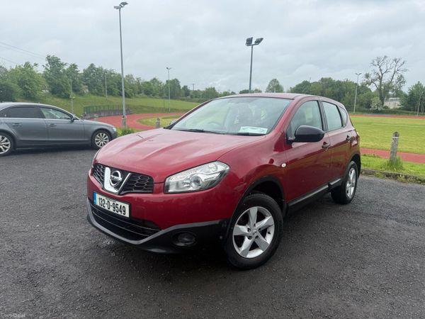 Nissan Qashqai Hatchback, Diesel, 2013, Red