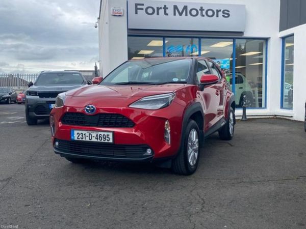 Toyota Yaris Hatchback, Petrol Hybrid, 2023, Red