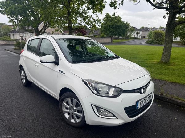 Hyundai i20 Hatchback, Petrol, 2013, White