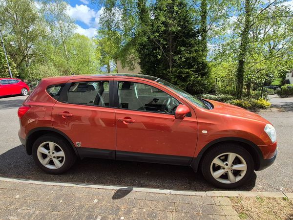 Nissan Qashqai Hatchback, Diesel, 2009, Red
