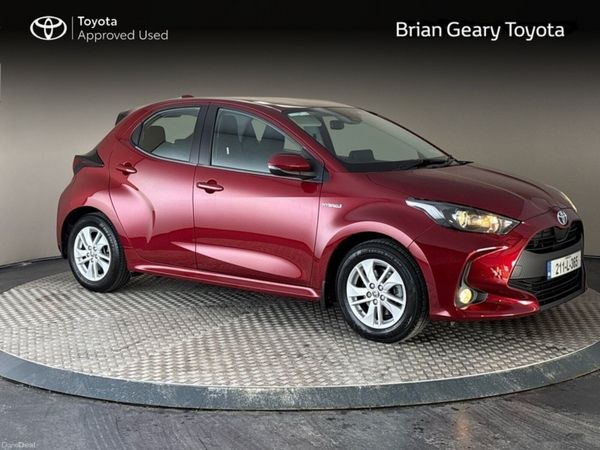 Toyota Yaris Hatchback, Petrol Hybrid, 2021, Red