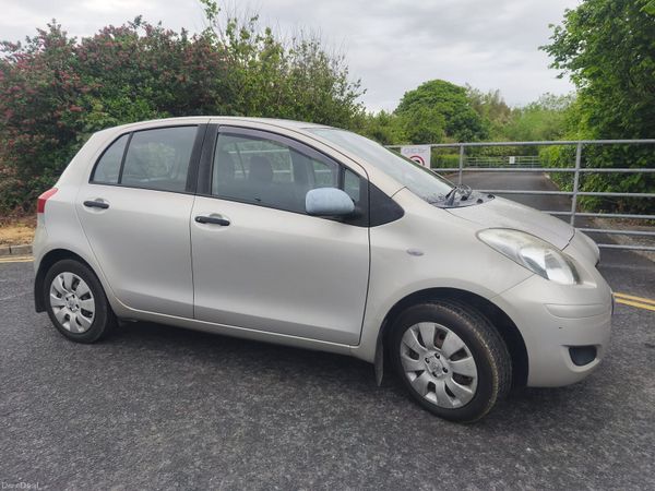 Toyota Yaris Hatchback, Petrol, 2010, Gold