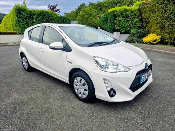 Toyota Aqua Hatchback, Petrol Hybrid, 2017, White