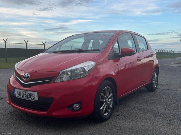 Toyota Yaris Hatchback, Petrol, 2014, Red
