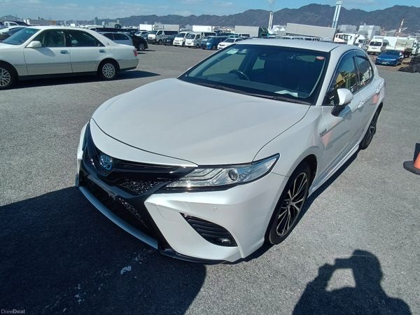 Toyota Camry Saloon, Petrol Hybrid, 2019, White