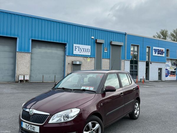 Skoda Fabia Hatchback, Petrol, 2011, Red