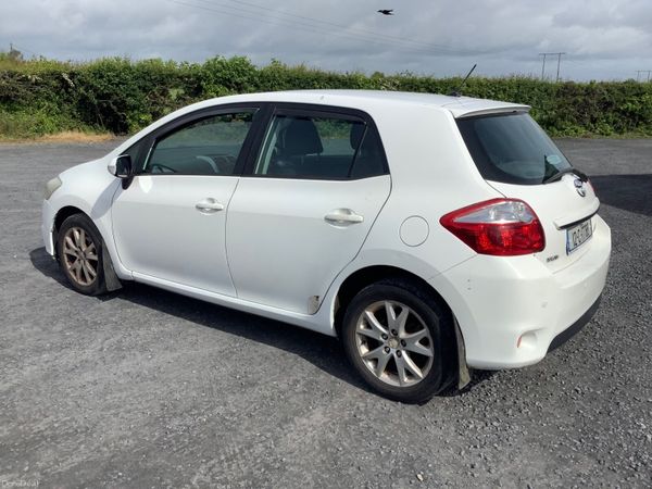 Toyota Auris Hatchback, Petrol, 2012, White