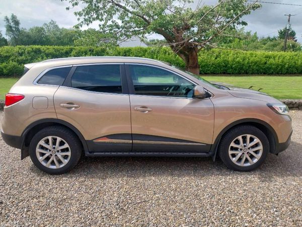 Renault Kadjar SUV, Diesel, 2016, Gold