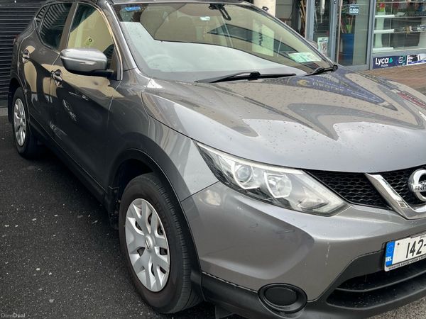 Nissan Qashqai Hatchback, Diesel, 2014, Grey