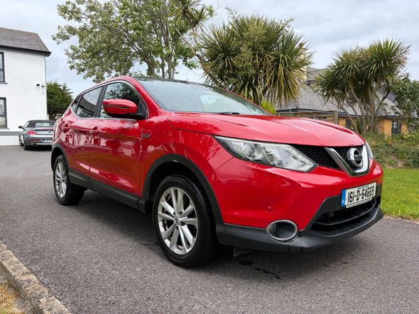 Nissan Qashqai Hatchback, Petrol, 2016, Red