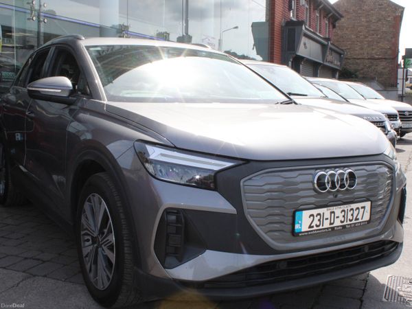 Audi e-tron Estate/Jeep, Electric, 2023, Grey