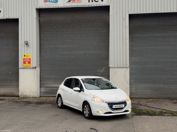 Peugeot 208 Hatchback, Petrol, 2015, White