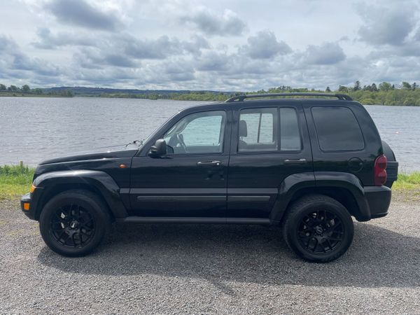Jeep Cherokee SUV, Diesel, 2011, Black