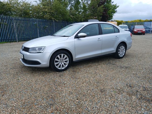 Volkswagen Jetta Saloon, Petrol, 2012, Silver