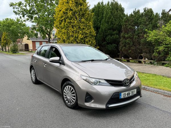 Toyota Auris Hatchback, Diesel, 2013, Bronze
