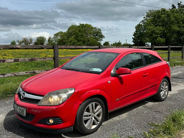 Opel Astra Hatchback, Petrol, 2008, Red