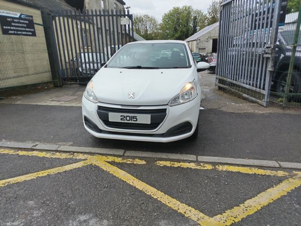 Peugeot 208 Hatchback, Petrol, 2015, White