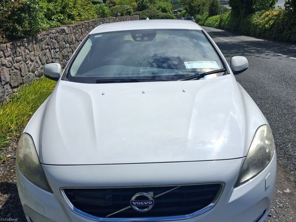 Volvo V40 Hatchback, Petrol, 2014, White