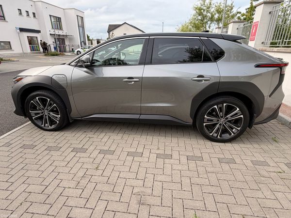 Toyota bZ4X Estate/Jeep, Electric, 2022, Grey