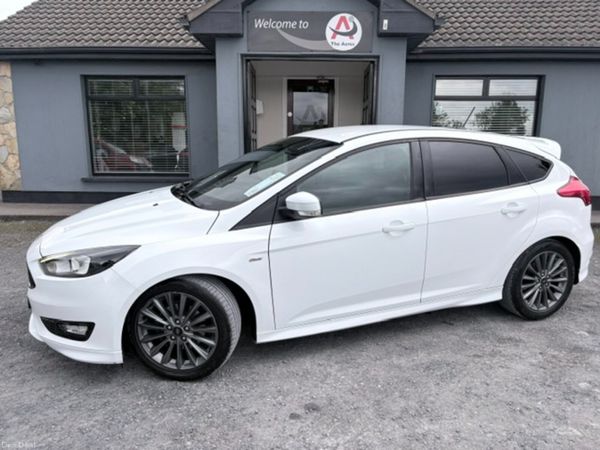 Ford Focus Hatchback, Petrol, 2017, White