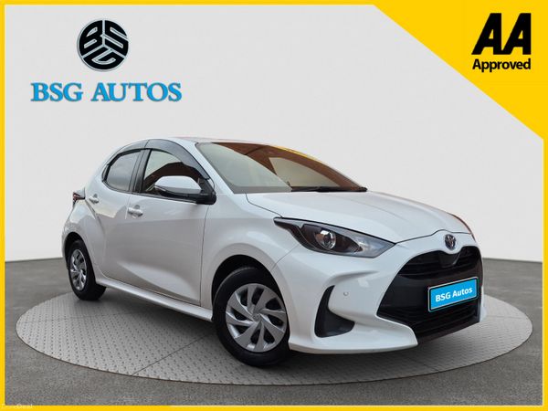 Toyota Yaris Hatchback, Petrol Hybrid, 2020, White