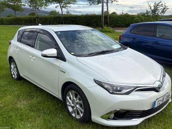 Toyota Auris Hatchback, Petrol Hybrid, 2017, White