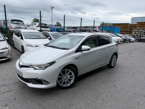 Toyota Auris Hatchback, Petrol Hybrid, 2016, White