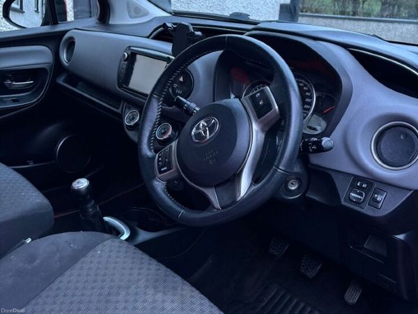 Toyota Yaris Hatchback, Petrol, 2015, Red