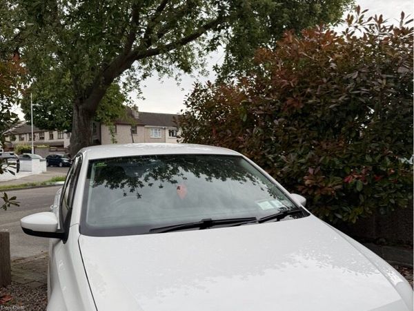 Volkswagen Polo Hatchback, Petrol, 2013, White