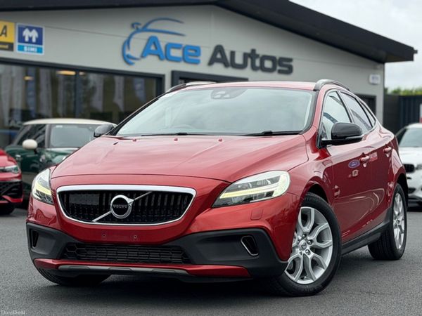 Volvo V40 Hatchback, Diesel, 2018, Red