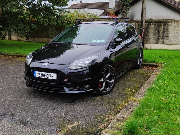 Ford Focus Hatchback, Petrol, 2012, Black