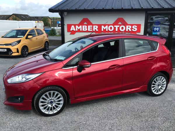 Ford Fiesta Hatchback, Petrol, 2015, Red