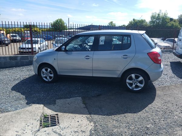 Skoda Fabia Hatchback, Petrol, 2010, Blue