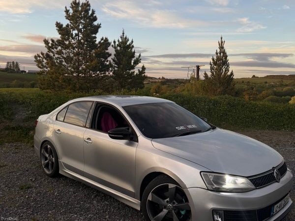 Volkswagen Jetta Saloon, Diesel, 2012, Silver