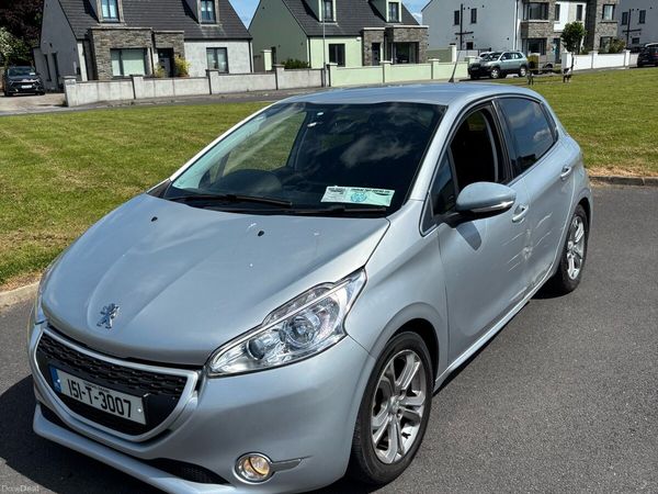 Peugeot 208 Hatchback, Diesel, 2015, Grey