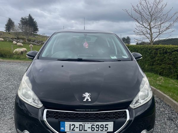 Peugeot 208 Hatchback, Diesel, 2012, Black