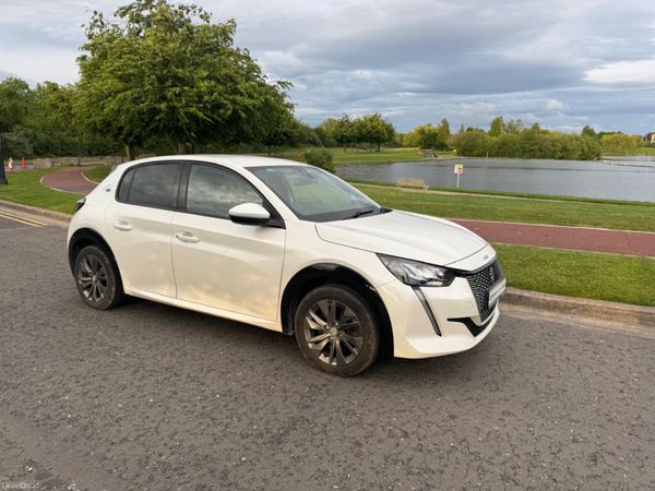 Peugeot 208 Hatchback, Electric, 2022, White