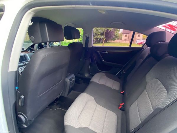 Volkswagen Passat Saloon, Diesel, 2013, White