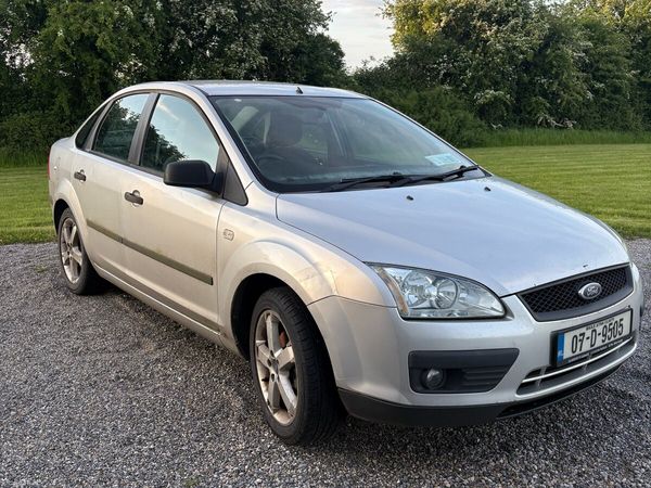 Ford Focus Saloon, Petrol, 2007, Silver