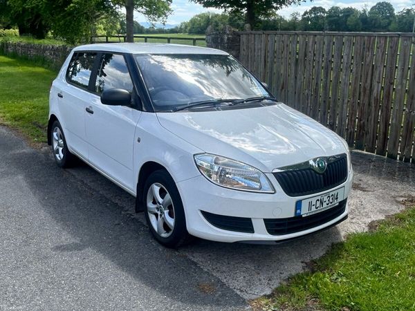 Skoda Fabia Hatchback, Petrol, 2011, White