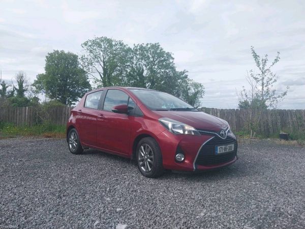 Toyota Yaris Hatchback, Petrol, 2017, Red