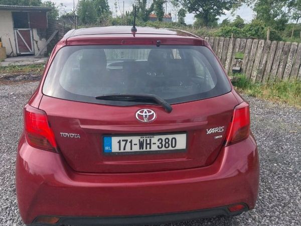 Toyota Yaris Hatchback, Petrol, 2017, Red