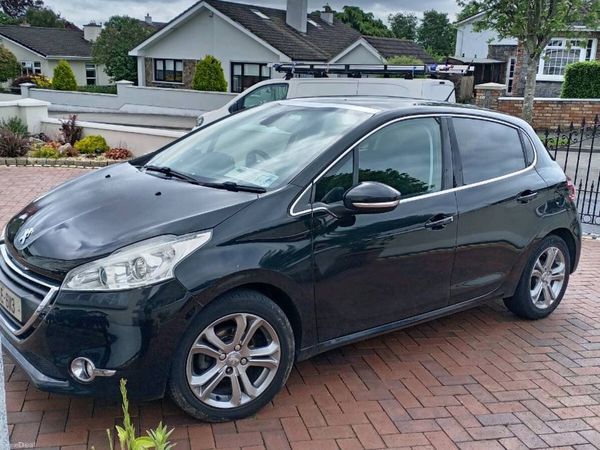 Peugeot 208 Hatchback, Petrol, 2015, Black