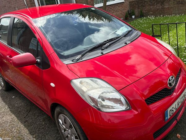 Toyota Yaris Hatchback, Petrol, 2009, Red