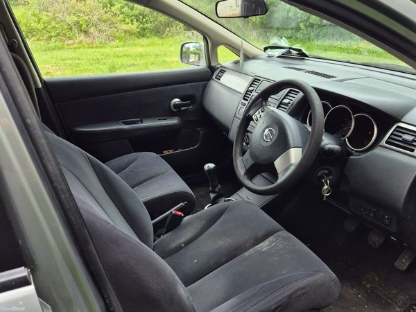Nissan Tiida Saloon, Petrol, 2010, Grey