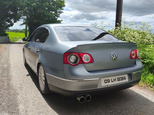 Volkswagen Passat Saloon, Diesel, 2009, Blue