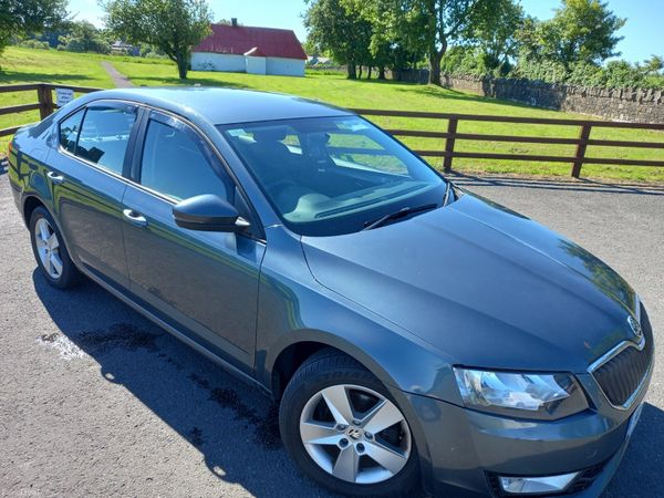Skoda Octavia Saloon, Diesel, 2014, Grey